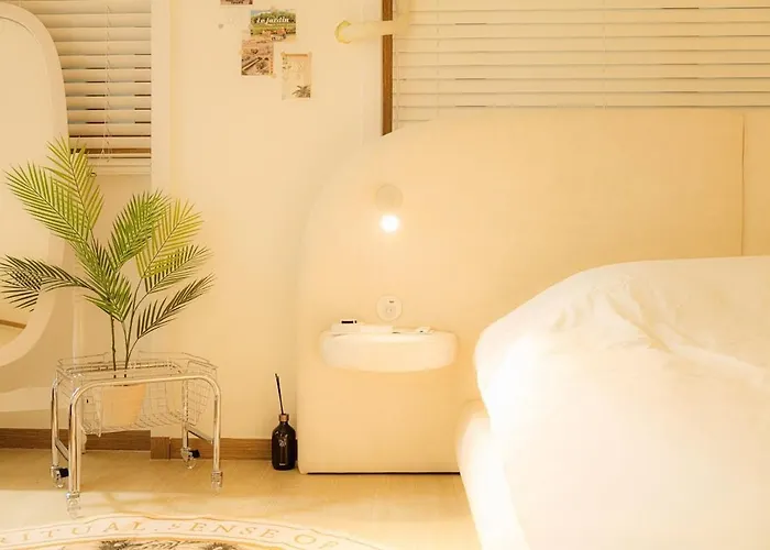 Beautiful House Near Subway Station Apartment