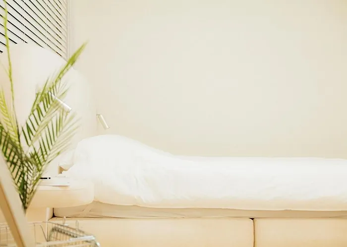 Beautiful House Near Subway Station Apartment *
