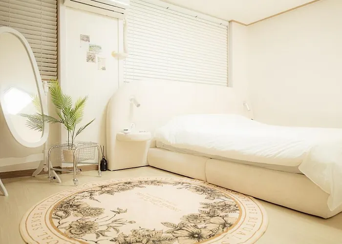 Apartment Beautiful House Near Subway Station *