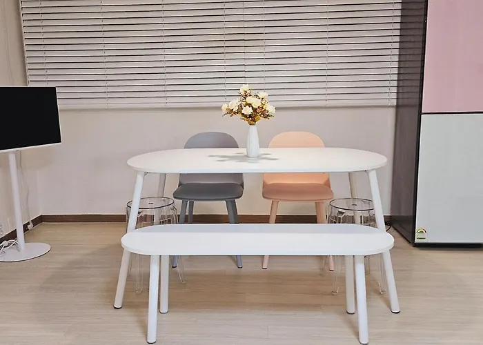 Beautiful House Near Subway Station Apartment *